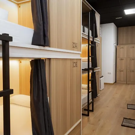 Hostal Siesta & Go Nuevos Ministerios-3